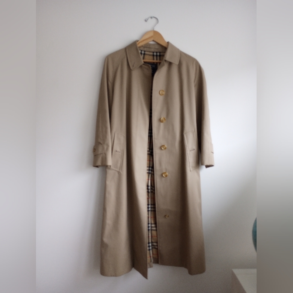 Burberry trenchcoat